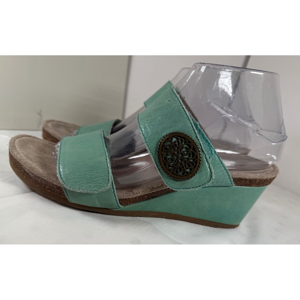 Aetrex Teal Leather Wedge Sandals Adjustable Straps Bronze Medallion Womens